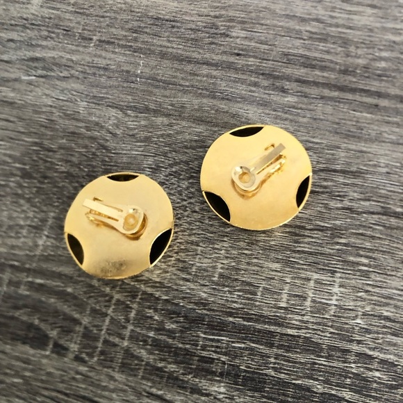 Vtg Gold Embossed Dome Clip On Earrings - Picture 8 of 10